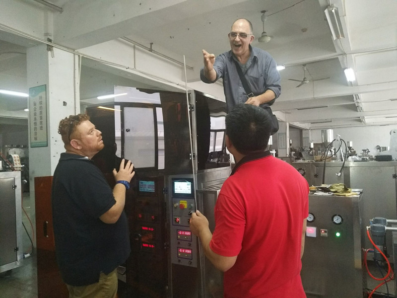 Um cliente da Austrália encomendou uma máquina de embalagem interna e externa de café por gotejamento ultrassônico C19D
